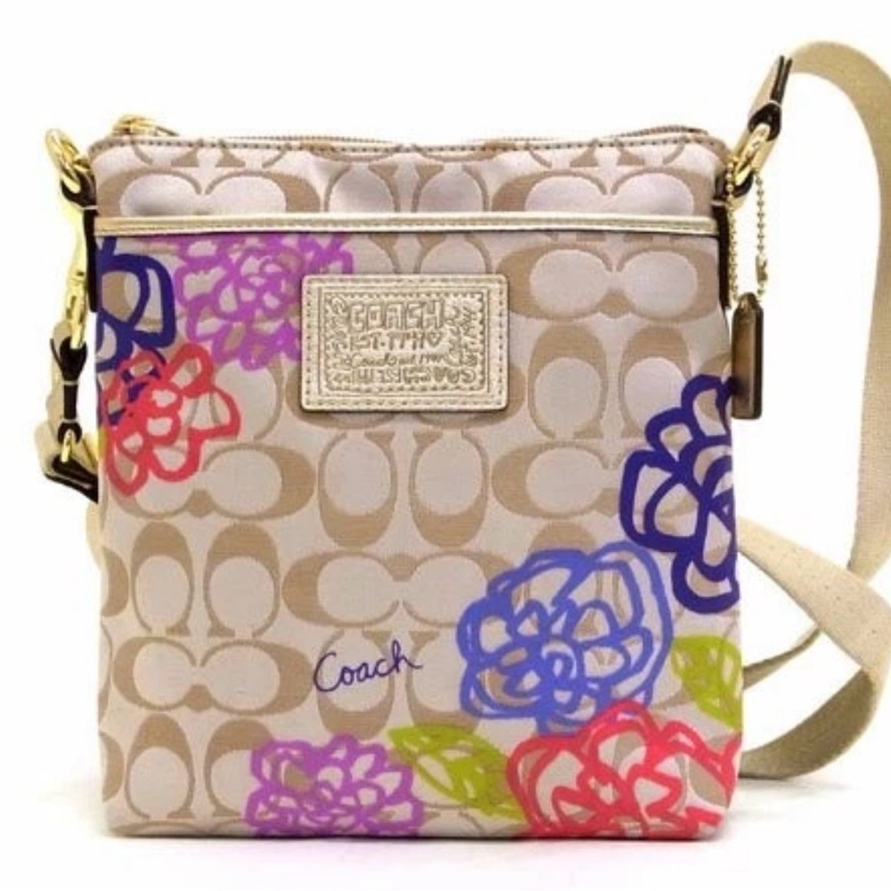 Coach Daisy Poppy Signature Floral Appliqué Swing Pack